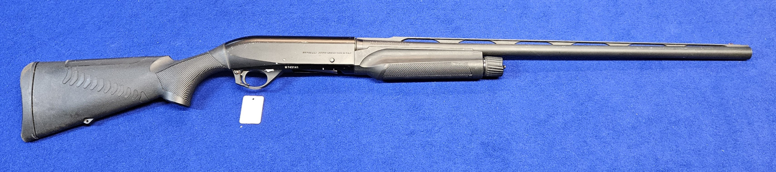 Vasenkätinen Benelli M2 12/76 