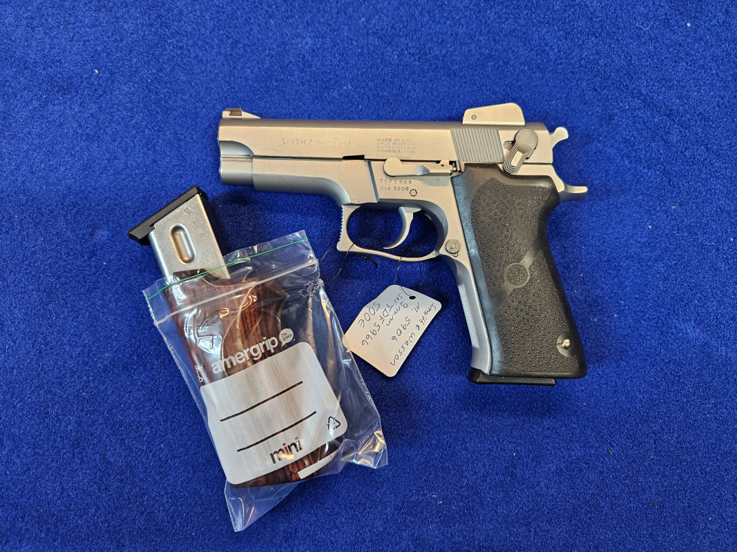 S&W 5906 9mm