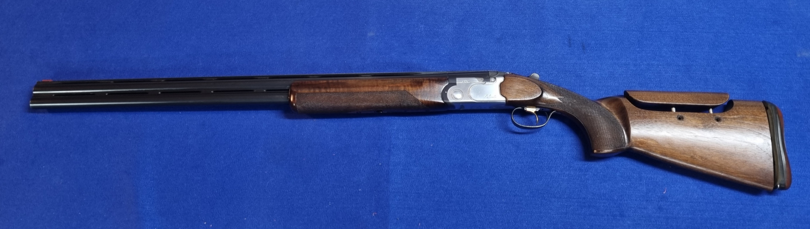 Vasenkätinen Beretta 682 12/70